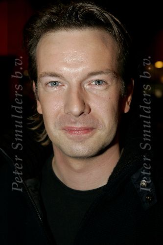 Hilversum 6 januari 2005
Aktie  555 voor azie in studio 22.
Jeroen Kijkindevegte
