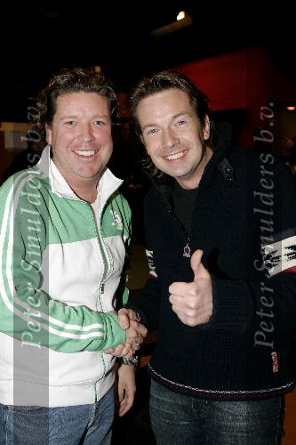 Hilversum 6 januari 2005
Aktie  555 voor azie in studio 22.
Jeroen Kijkindevegte en Henkjan Smits