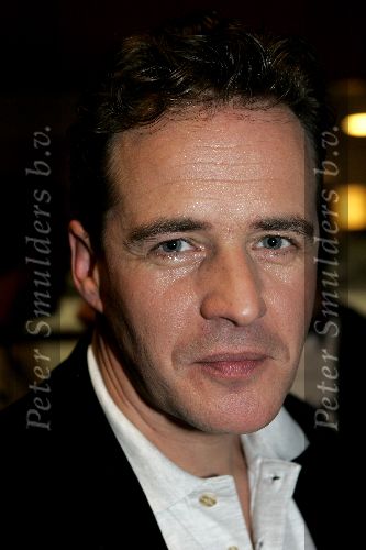 Hilversum 6 januari 2005
Aktie  555 voor azie in studio 22.
Joep Sertons