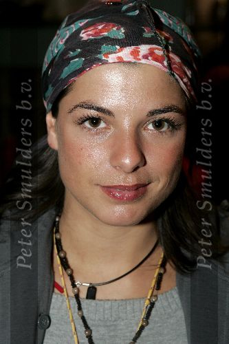 Hilversum 6 januari 2005
Aktie  555 voor azie in studio 22.
Lizelotte v Dijk  met hoofddoekje