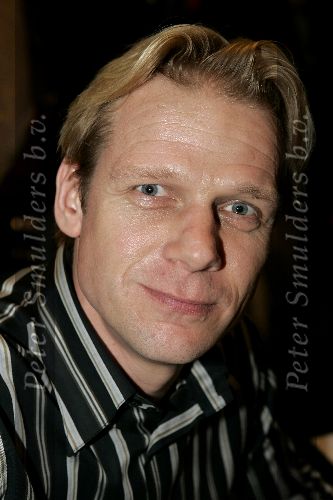 Hilversum 6 januari 2005
Aktie  555 voor azie in studio 22.
Menno Bentveld