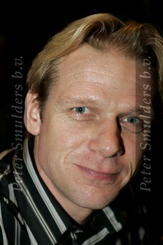 Hilversum 6 januari 2005
Aktie  555 voor azie in studio 22.
Menno Bentveld