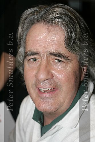 Hilversum 6 januari 2005
Aktie  555 voor azie in studio 22.
Pieter Storms