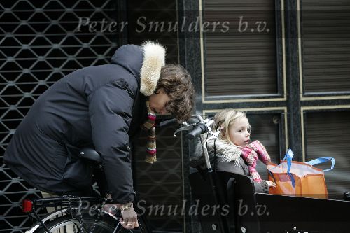 msterdam 9 januari 2005
Prinses Marilene winkelen in de uitverkoop op pc hooftstrat samen met Anna.