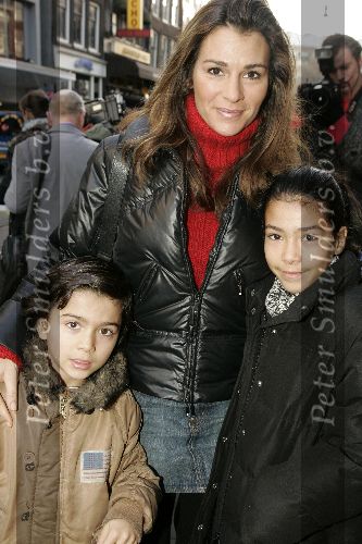 Amsterdam 23 januari 2005
Premiere van Lepel in Tuschinski.
Quincy Trustful met kinderen