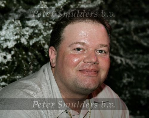 Rotterdam 6 december 2004
Optreden Gerard Joling in Ahoy.
Raymond v Barneveld voor kerstboom
Peter Smulders bv