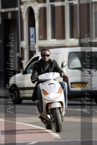 Amsterdam 11 januari 2005
Regilio Tuur op scooter in Amsterdam