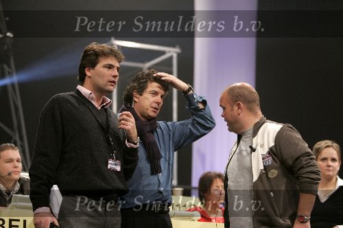 Hilversum 6 januari 2005
Aktie  555 voor azie in studio 22.
Reinout Oerlemans Robert ten Brink en Paul de Leeuw