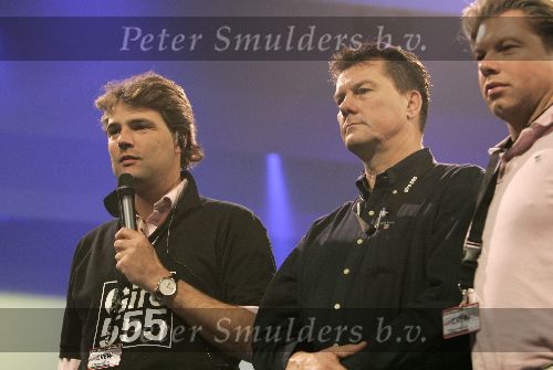 Hilversum 6 januari 2005
Aktie  555 voor azie in studio 22.
Reinout Oerlemans en Bertus Holkema