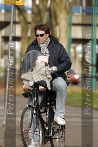 Amsterdam 23 januari 2005
Reinout Oerlemans met kinderen op fiets