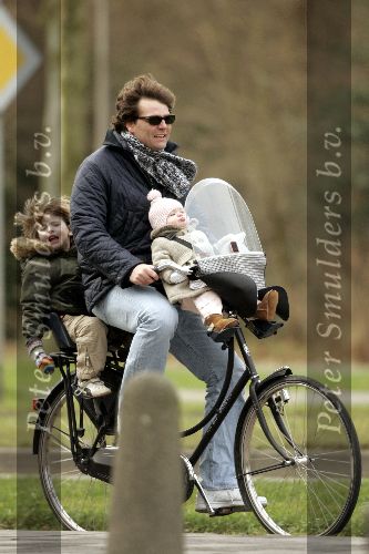 Amsterdam 23 januari 2005
Reinout Oerlemans met kinderen op fiets