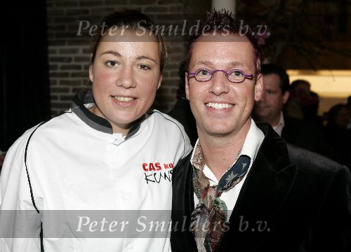 Ouderkerk aan de Amstel 2 december 2004
Presentatie boek Cas Spijkers.
Rudolph v Veen met paars haar