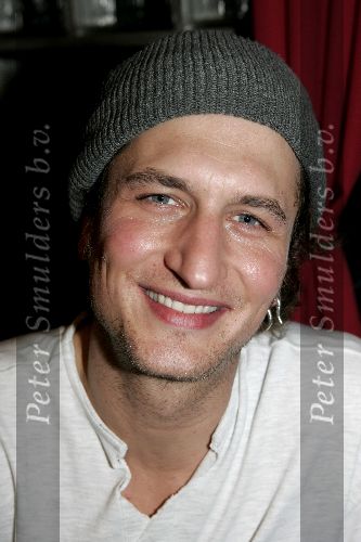 Hilversum 6 januari 2005
Aktie  555 voor azie in studio 22.
Sebastian Labrie met muts