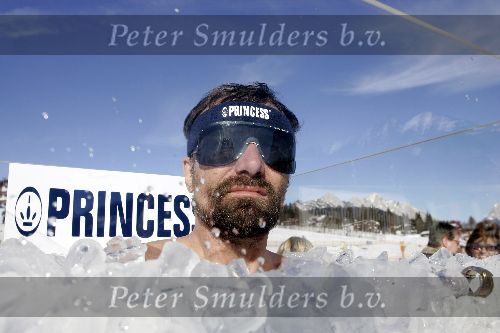 Seefeld 16 januari 2005
Princess opening hotel .
Wim Hof tijdens wereldrecord in ijs zitten