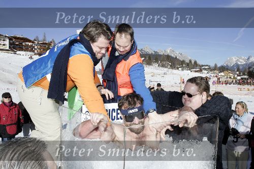 Seefeld 17 januari 2005
Opening princess Hotel.
Wereldrecord in ijs zitten van Wim Hof