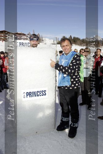 Seefeld 16 januari 2005
Princess opening hotel .
wereldrecord in ijs zitten Wim Hof en Aad Ouborg