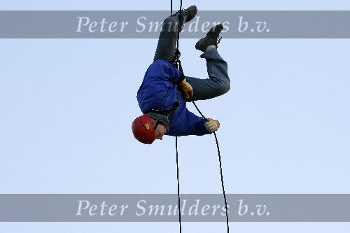 Biddinghuizen 16 januari 2006
Edwin Smulders en Klaas Wilting abseilen van windmolen van 70 meter hoog.