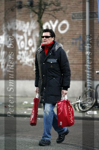 Amsterdam 10 januari 2006
Barry hay  doet boodschappen  op Cornelis schuytstraat