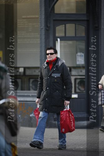 Amsterdam 10 januari 2006
Barry hay  doet boodschappen  op Cornelis schuytstraat