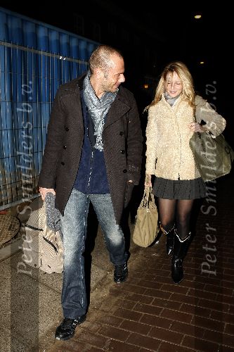 Amsterdam 14 januari 2006
Chantal janzen met haar nieuwe vriend na de opnames van idols