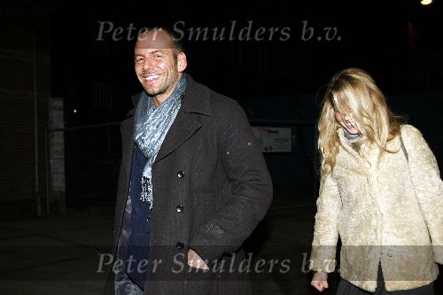 Amsterdam 14 januari 2006
Chantal Janzen met haar nieuwe vriend Roel Kyvelos na de opnames van idols