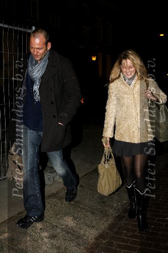 Amsterdam 14 januari 2006
Chantal Janzen met haar nieuwe vriend Roel Kyvelos na de opnames van idols