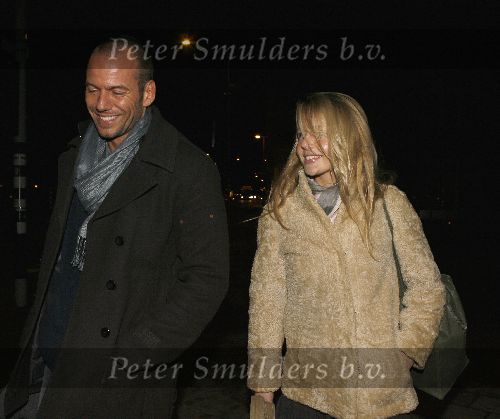 Amsterdam 14 januari 2006
Chantal Janzen met haar nieuwe vriend Roel Kyvelos na de opnames van idols