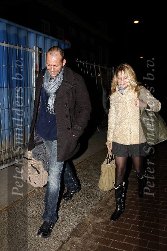 Amsterdam 14 januari 2006
Chantal janzen met haar nieuwe vriend Roel Kyvelos na de opnames van idols