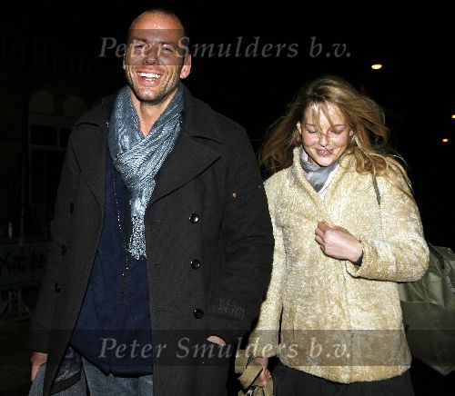 Amsterdam 14 januari 2006
Chantal Janzen met haar nieuwe vriend Roel Kyvelos na de opnames van idols