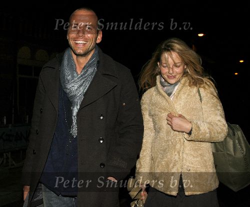 Amsterdam 14 januari 2006
Chantal Janzen met haar nieuwe vriend Roel Kyvelos na de opnames van idols