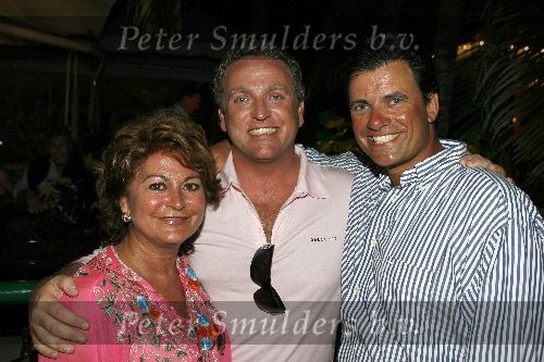 Curacao 5 januari 2006
Gordon   en Christine Kroonenberg met vriend Stephan op vakantie op Curacao.