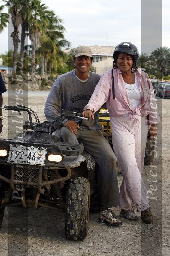 Curacao 5 januari 2006
 Christine Kroonenberg enhaar vriend Stephan  op vakantie op Curacao. Ze hebben met een Quad gereden