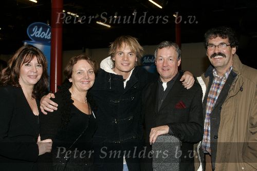 Hilversum, 7 Januari 2006 Studio 22
2e Finaleronde Idols 2006
Christon Idols met zijn ouders en buurman Peter Timofeeff en zijn vrouw