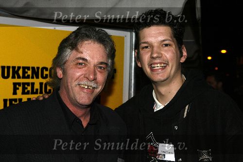 Alphen 19 januari 2006
Huldiging Jelle Klaasen nadat hij de lake side darts heet gewonnen. Broer Danny Klaasen en zijn stiefvader
