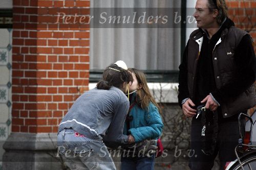 Amsterdam 14 januari 2006
Daphne Bunskoek is haar huis aan het verbouwen.
Wessel v Diepen en India komen op bezoek