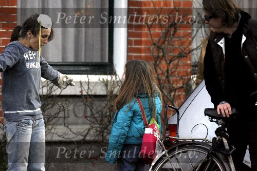 Amsterdam 14 januari 2006
Daphne Bunskoek is haar huis aan het verbouwen.
Wessel v Diepen en India komen op bezoek