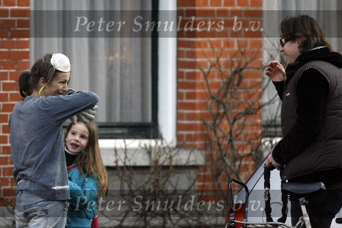 Amsterdam 14 januari 2006
Daphne Bunskoek is haar huis aan het verbouwen.
Wessel v Diepen en India komen op bezoek