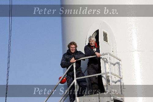 Biddinghuizen 16 januari 2006
Edwin Smulders en Klaas Wilting abseilen van windmolen van 70 meter hoog.