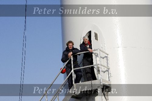 Biddinghuizen 16 januari 2006
Edwin Smulders en Klaas Wilting abseilen van windmolen van 70 meter hoog.