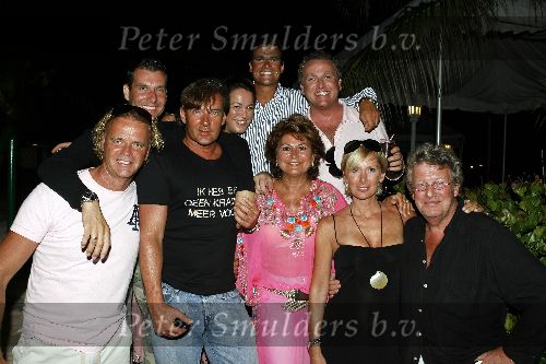 Curacao 5 januari 2006
Gordon  Wino Omtzigt Gerard Joling jan en Monique des Bouvrie en Christine Kroonenberg met vriend Stephan op vakantie op Curacao.