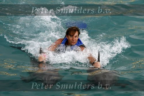 Curacao 6 januari 2006
 Gerard Joling met dolfijnen zwemmen  op curacao