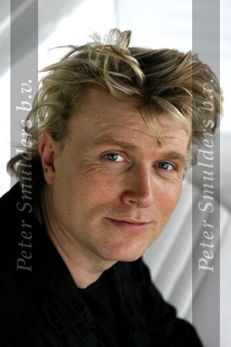 Rotterdam 12 januari 2006
Perspresentatie Musicals in Ahoy in de euromast.
Hans Klok