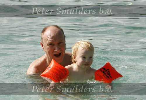 Curacao 7 januari 2006
Henk Poort en Marjolein Keunig en hun dochters  in zee bij Zanzibar