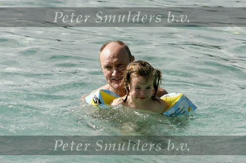Curacao 7 januari 2006
Henk Poort en Marjolein Keunig en hun dochters  in zee bij Zanzibar