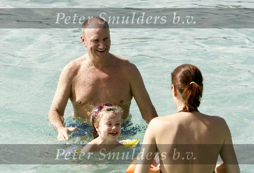 Curacao 7 januari 2006
Henk Poort en Marjolein Keunig en hun dochters  in zee bij Zanzibar