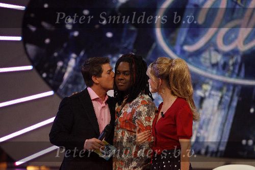 Hilversum 14 januari 2006
Opnames van idols in studio 21
I Jay Idols met Martijn Krabbe en Chantal janzen. kussend