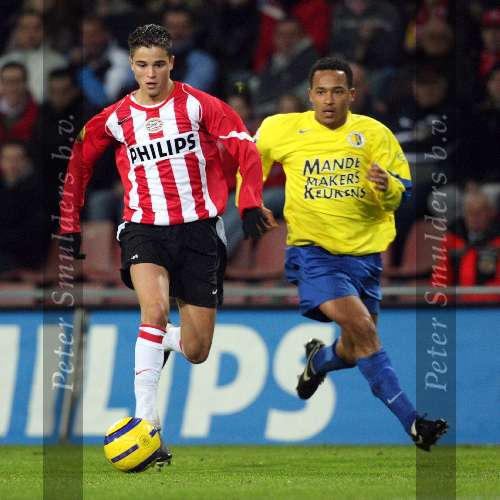 Eindhoven, 20 Januari 2006
Kompetitiewedstrijd Seizoen 2005/2006 
PSV-RKC Waalwijk eindstand 2-0
Ibrahim Afellay gaat op snelheid zijn tegenstander voorbij
© Foto Bart Bel