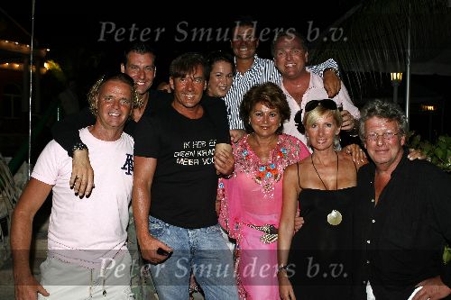 Curacao 5 januari 2006
Gordon  Wino Omtzigt Gerard Joling jan des Bouvries en Monique des Bouvrie en Christine Kroonenberg met vriend Stephan op vakantie op Curacao.