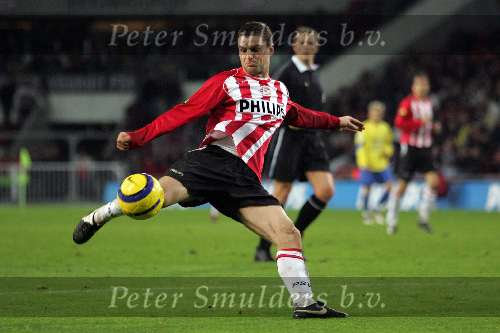 Eindhoven, 20 Januari 2006
Kompetitiewedstrijd Seizoen 2005/2006 
PSV-RKC Waalwijk eindstand 2-0 
Jason Culina schiet de voorzet direct op doel
© Foto Bart Bel