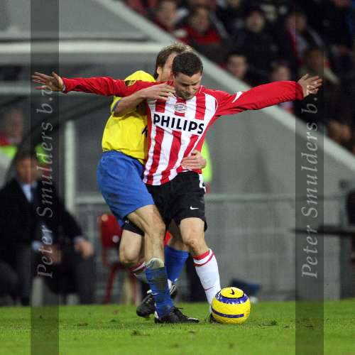 Eindhoven, 20 Januari 2006
Kompetitiewedstrijd Seizoen 2005/2006 
PSV-RKC Waalwijk eindstand 2-0
Jason Culina wordt vastgehouden
© Foto Bart Bel